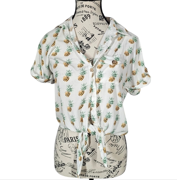 Love Notes Pineapple Print White Women's Top Size Small - Picture 1 of 3